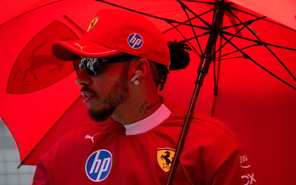 Lewis Hamilton antes do GP da Áustria (foto: Andrej ISAKOVIC / AFP)