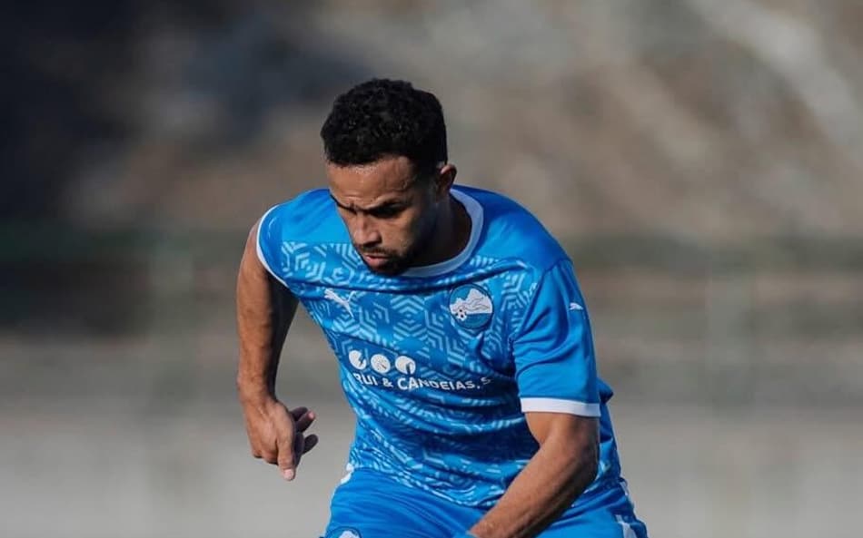 Matheus Lucas em ação pelo Praia Milfontes (Foto: Antônio Santos / Fotografia)