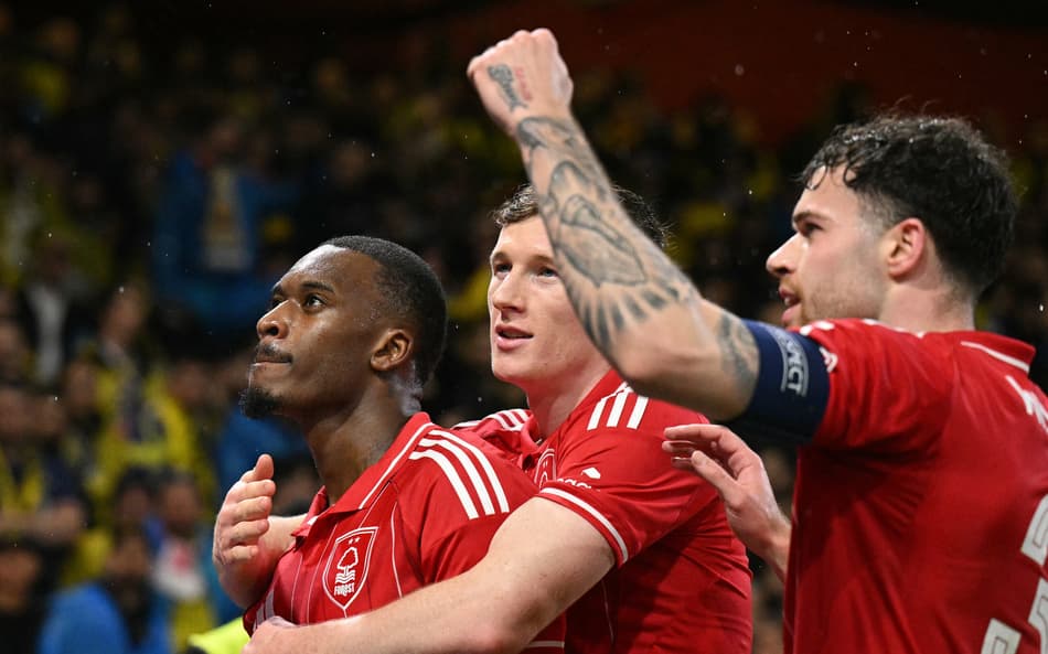 O Nottingham Forest eliminou o Fenerbahçe na fase de playoffs da Europa League (Foto: Oli SCARFF / AFP)