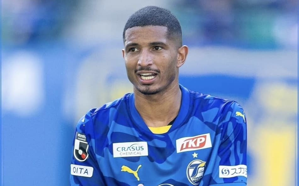 Pereira em ação pelo Oita Trinita, do Japão (Foto: Divulgação/Oita Trinita)