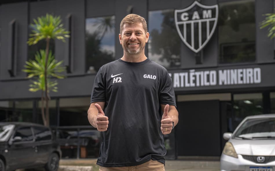 Rafael Paiva é novo técnico do sub-17 do Atlético (Foto: Fabio Pinel / Atlético)
