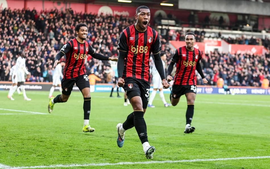 Rayan comemora gol marcado pelo Bournemouth contra o Aston Villa, pela Premier League