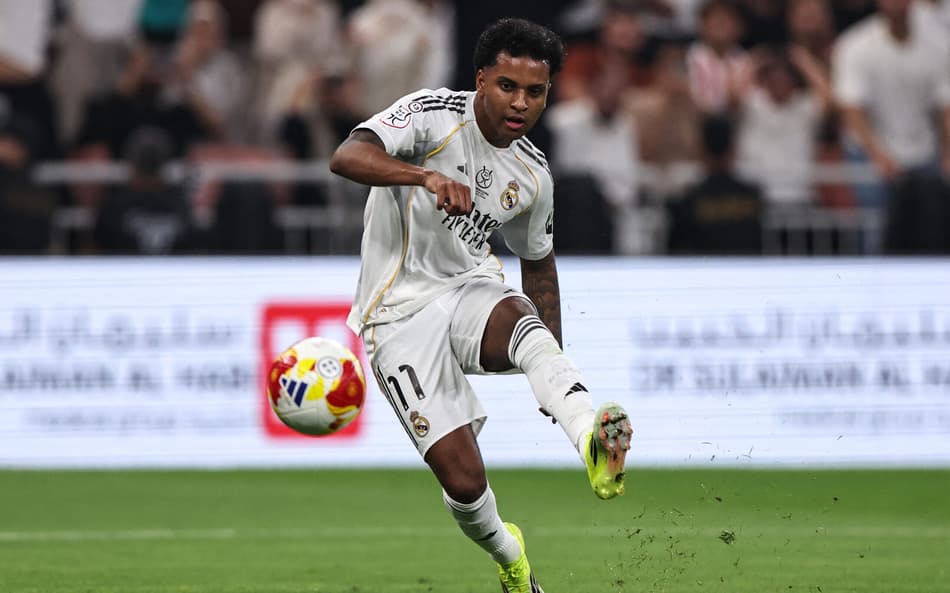 Rodrygo em ação no clássico entre Atlético de Madrid x Real Madrid (Foto: Fadel Senna/AFP)