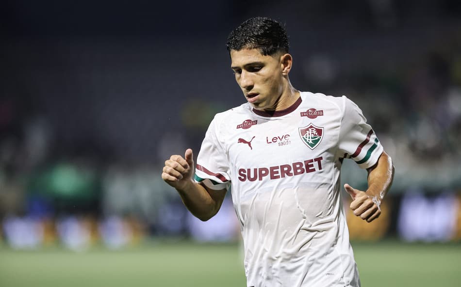 Savarino em ação no duelo entre Palmeiras e Fluminense pelo Brasileirão 2026 (FOTO: LUCAS MERÇON / FLUMINENSE F.C.)