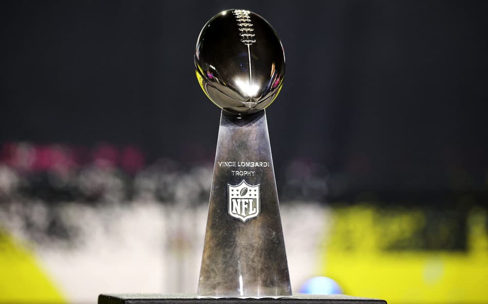 Troféu Vince Lombardi, que será erguido por Patriots ou Seahawks após o Super Bowl LX