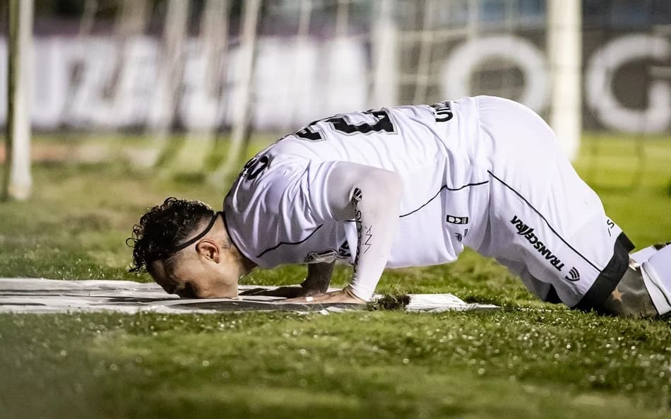 Vina em partida do Ceará contra o Horizonte, pelo Campeonato Cearense (Foto: Gabriel Silva/Ceará SC)