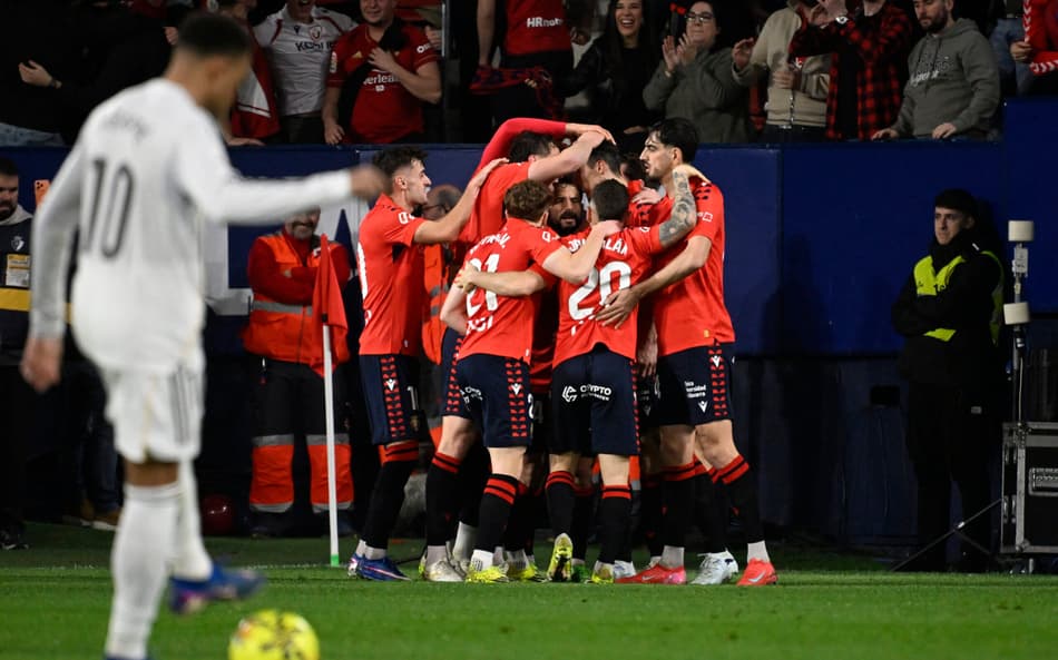 Vini Jr marcou na derrota do Real Madrid sobre o Osasuna por La Liga (Foto: ANDER GILLENEA / AFP)