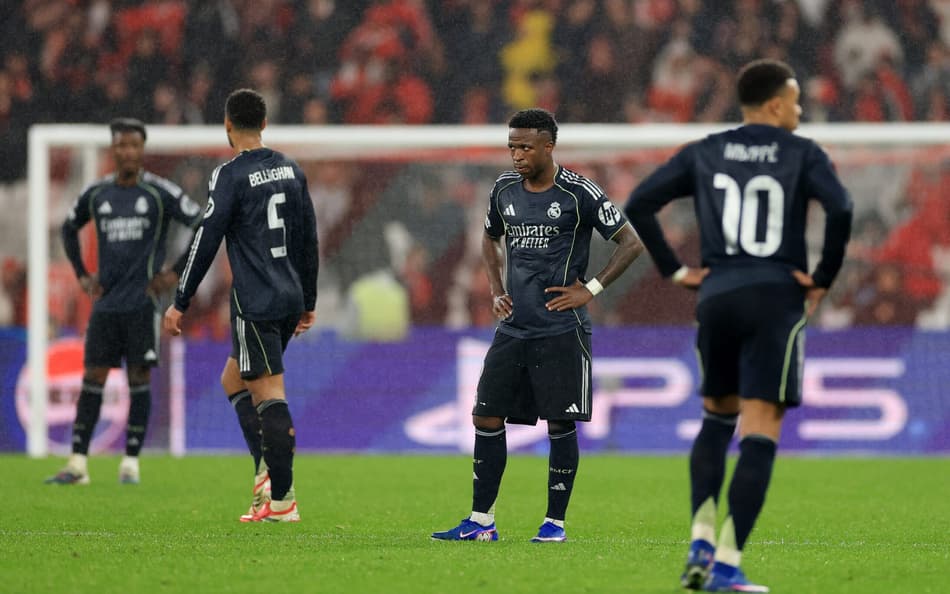Vini Jr lamenta derrota do Real Madrid para o Benfica na Champions League