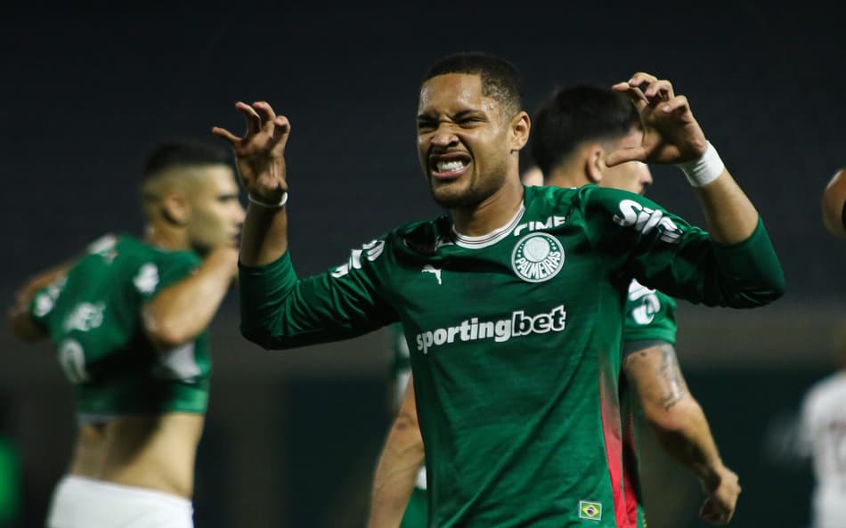 Palmeiras vence Fluminense por 2 x 1; Vitor Roque marca de pênalti