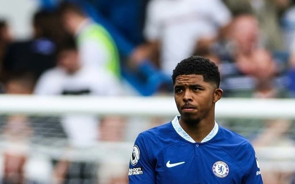 Astros da Premier League são vítimas de injúria racial após duelo entre Chelsea e Burnley