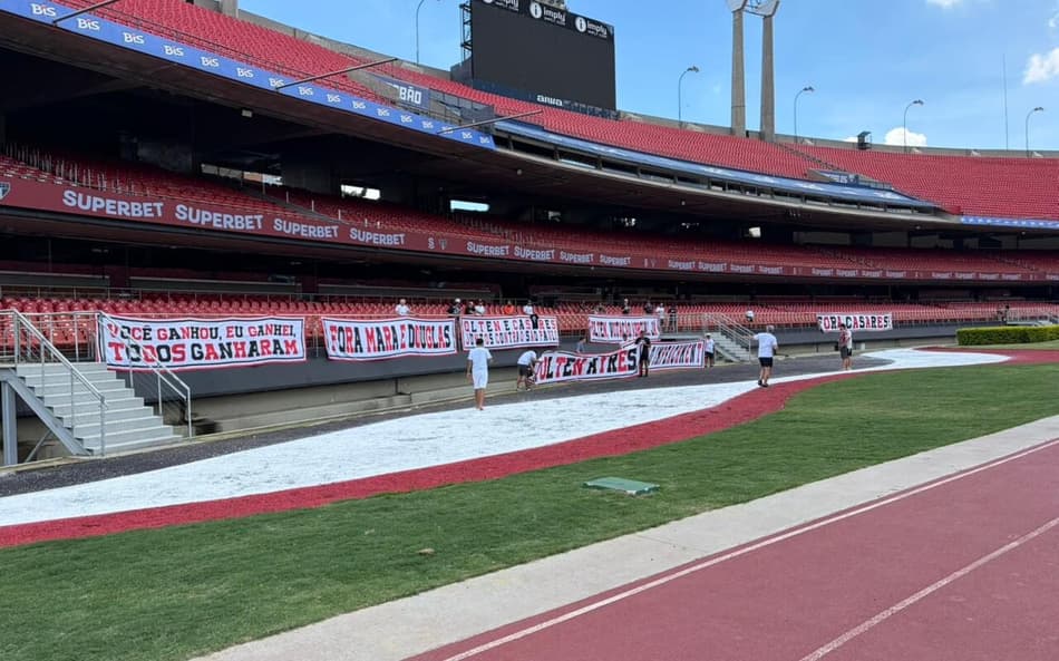 Protesto da torcida do São Paulo no Morumbis (Foto: Reprodução)