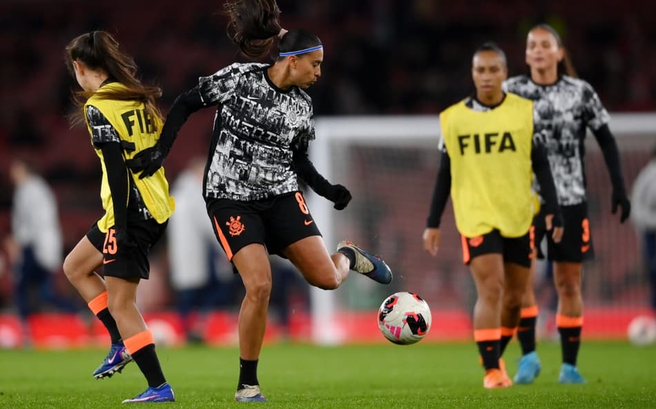 Andressa Alves durante aquecimento de Corinthians x Arsenal, pela final da Copa dos Campeões Feminina. (Foto: by Harriet Lander - FIFA/FIFA via Getty Images)