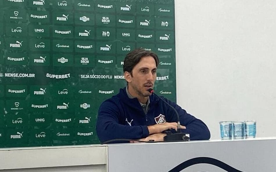 Zubeldía em coletiva após Botafogo x Fluminense (Foto: Pedro Brandão/ Lance!)