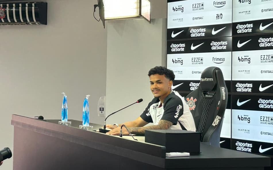 Kaio César foi apresentado oficialmente pelo Corinthians (Foto: Guilherme Lesnok/Lance!)