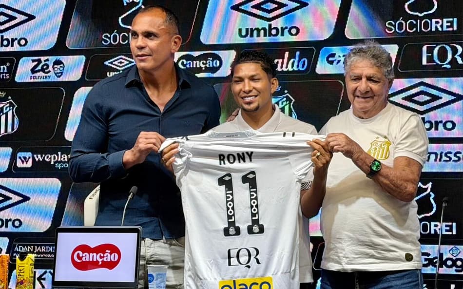 Rony é apresentado no Santos, na Vila Belmiro. (Foto: Juliana Yamaoka/ Lance!)