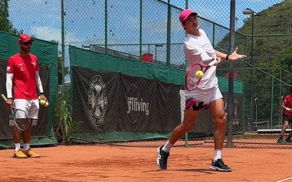 João Fonseca durante treino aberto à imprensa no Itanhangá Golf Club (Foto: Gustavo Loio / Lance!)