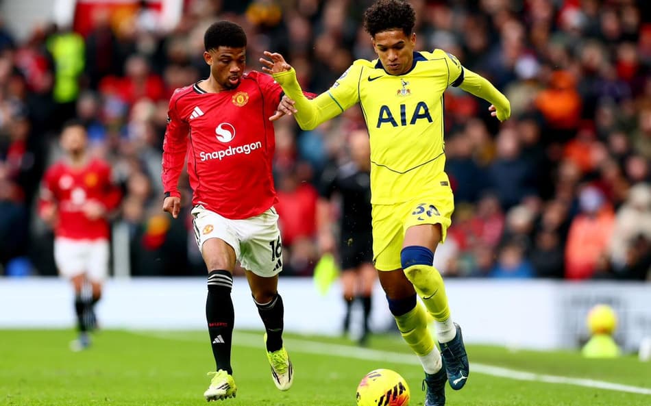 Ex-Santos, Souza faz história em sua estreia em Manchester United x Tottenham