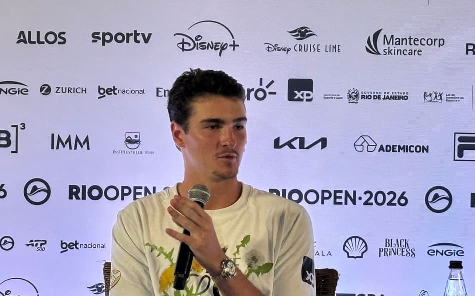 João Fonseca em coletiva no Rio Open (Foto: Gustavo Loio/Rio Open)