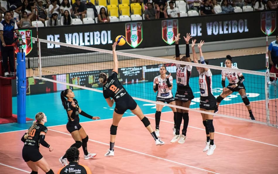 Sesi Bauru vence Osasco na final do Sul-Americano de Clubes de vôlei 2026 (Foto: Betto Dolorier/FPV)