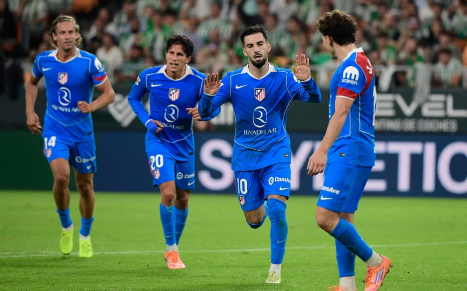 Por La Liga, o Atlético de Madrid venceu o Real Betis por 2 a 0 (Foto: CRISTINA QUICLER / AFP)