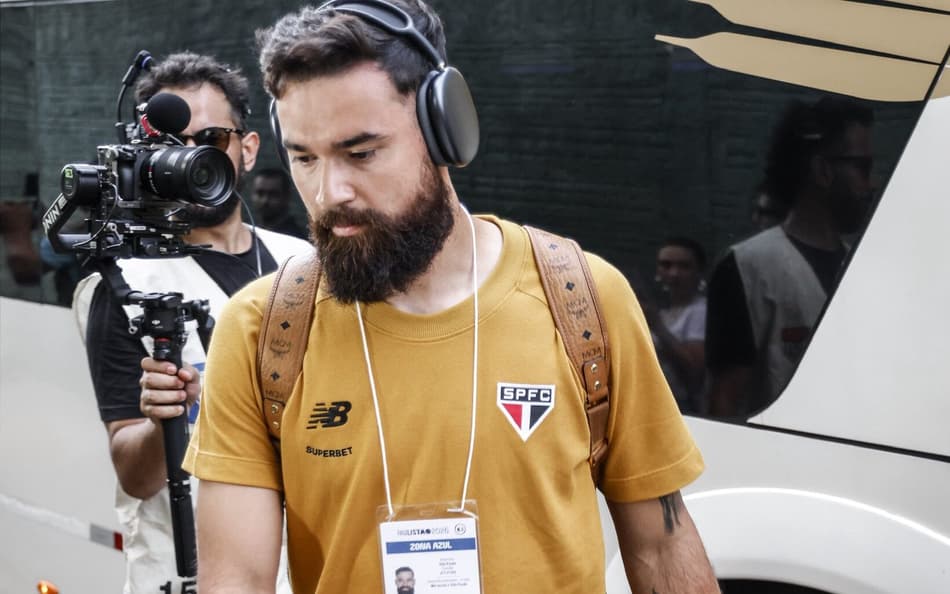 Carlos Coronel desfalca o São Paulo após problema renal