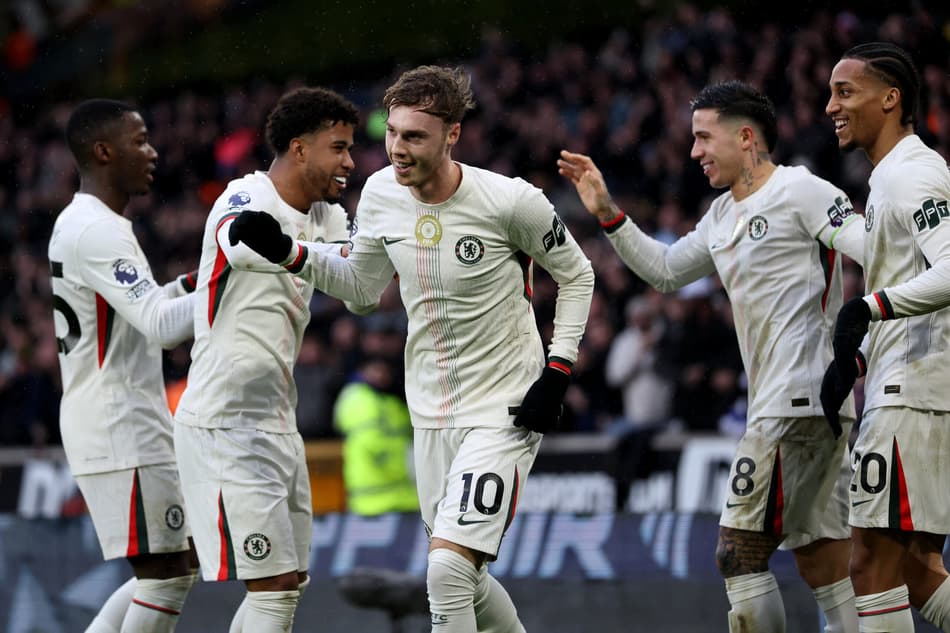Cole Palmer comemora terceiro gol do Chelsea contra Wolverhampton na Premier League (Foto: Darren Staples/AFP)