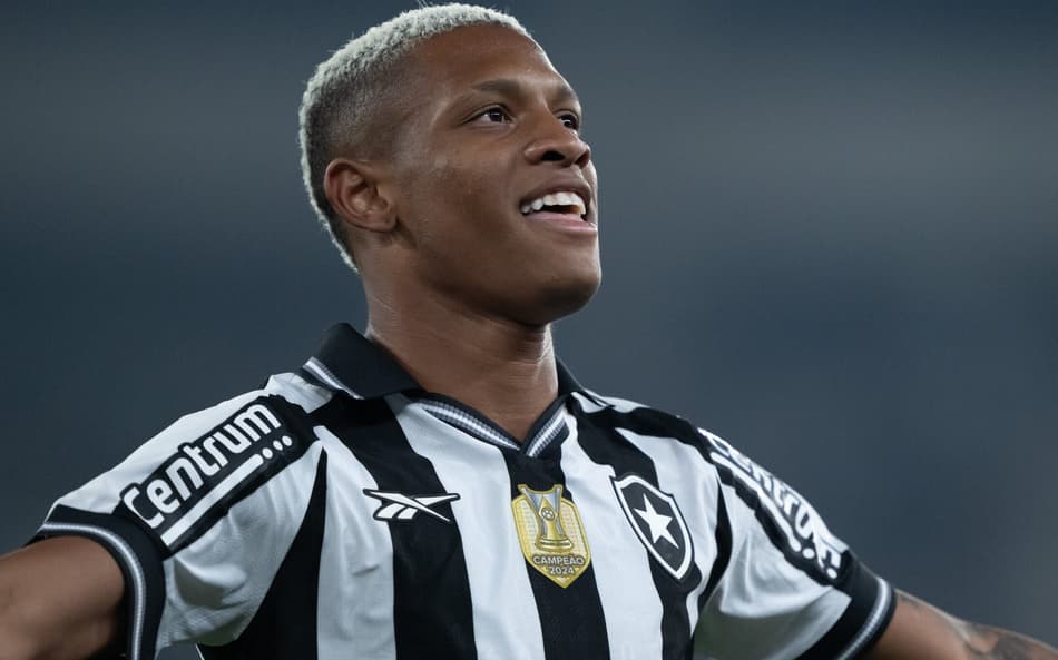 Danilo comemora gol do Botafogo (Foto: Jorge Rodrigues/AGIF/GazetaPress)