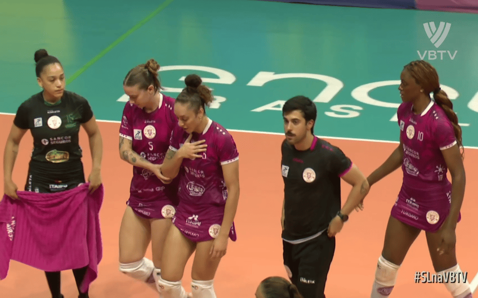 Gabi Candido passou mal em jogo entre Sesc Flamengo e Maringá na Superliga (Foto: Reprodução/VBTV)