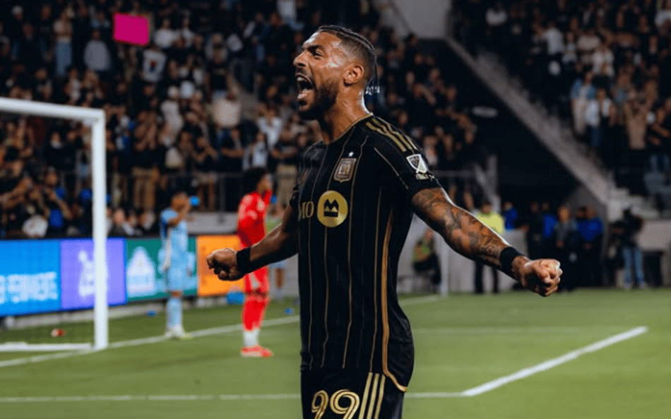 Bouanga comemora gol pelo LA FC (Foto: Divulgação)