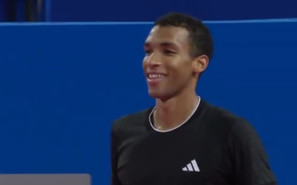 O sorrisso de Felix Auger-Aliassime após linda jogada em Montpellier (Reprodução)