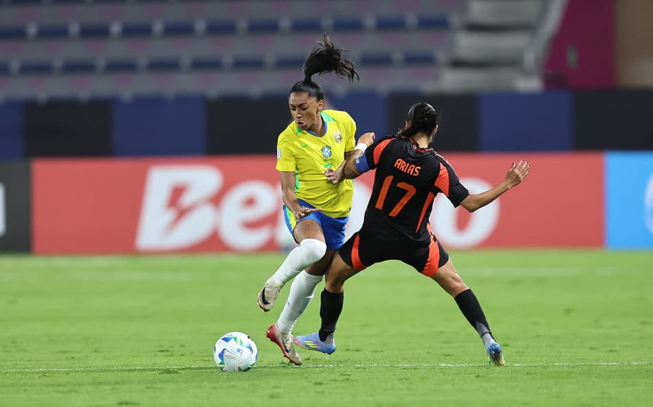 Kerolin durante Brasil x Colômbia pela Copa América Feminina. (Foto: Lívia Villas Boas / CBF)