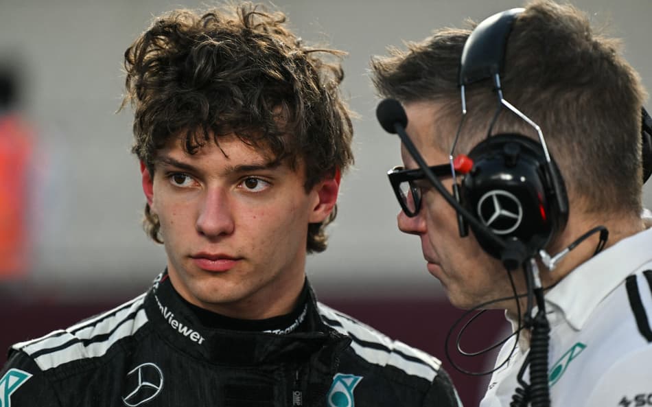 Kimi Antonelli durante o GP do Catar pela F1 2025 (Foto: Andrej ISAKOVIC / AFP)