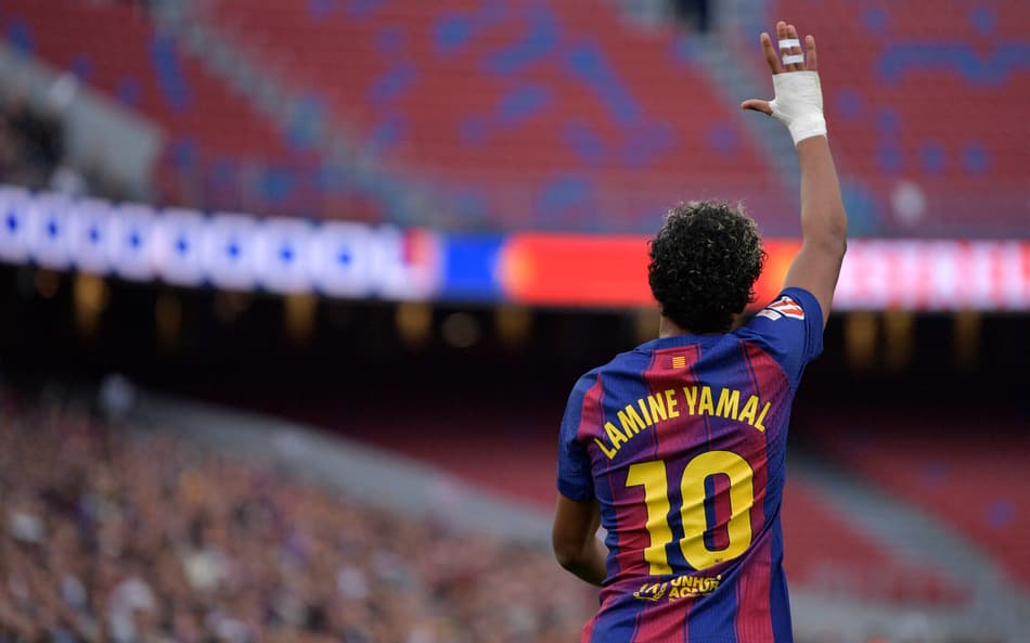 Lamine Yamal marcou o primeiro hat-trick da carreira pelo Barcelona (Foto: MANAURE QUINTERO / AFP)