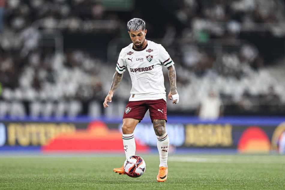 Lucho Acosta em campo pelo Fluminense na ida da semifinal do Carioca (Foto: Daniel Brasil/Código 19/Gazeta Press)