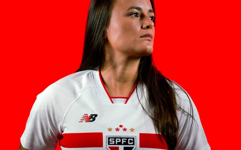 Camilinha em apresentação da nova camisa do São Paulo para a temporada 2026. (Foto: SPFC/Divulgação)