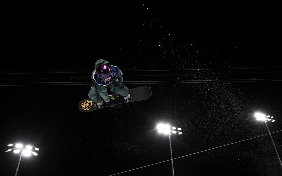 Pat Burgener faz a primeira descida pelas classificatórias do snowboard halfpipe