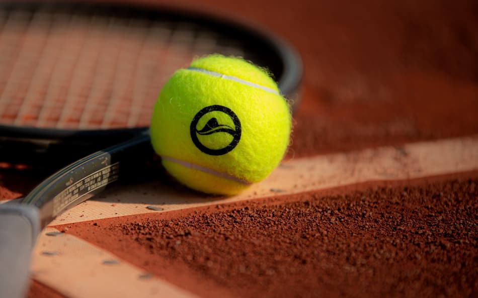 Do solo ao saibro: o processo de montagem das quadras do Rio Open