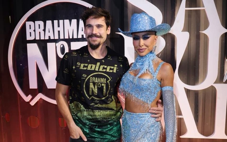 Nicolas Prates e Sabrina Sato em camarote da Sapucaí no Carnaval (Foto: Lucas Ramos)