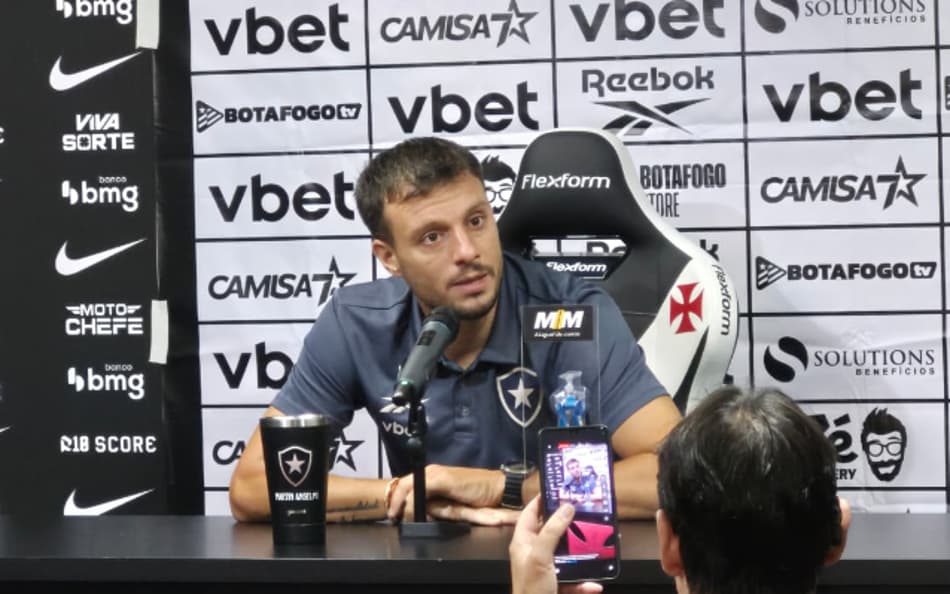 Anselmi, técnico do Botafogo (Foto: Leonardo Bessa/Lance!)