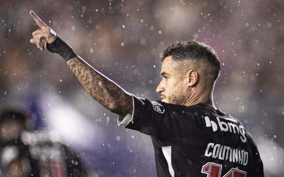 Coutinho fez um dos gols do Vasco sobre o Botafogo (Foto: Matheus Lima/Vasco)