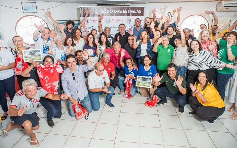 Zico faz a alegria de 11 instituições na entrega oficial das doações do Jogo das Estrelas 2025