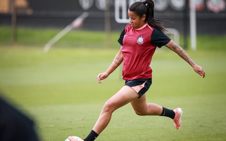 Vic Albuquerque durante treino do Corinthians no CT Joaquim Grava. (Foto: Rodrigo Gazzanel/Corinthians)