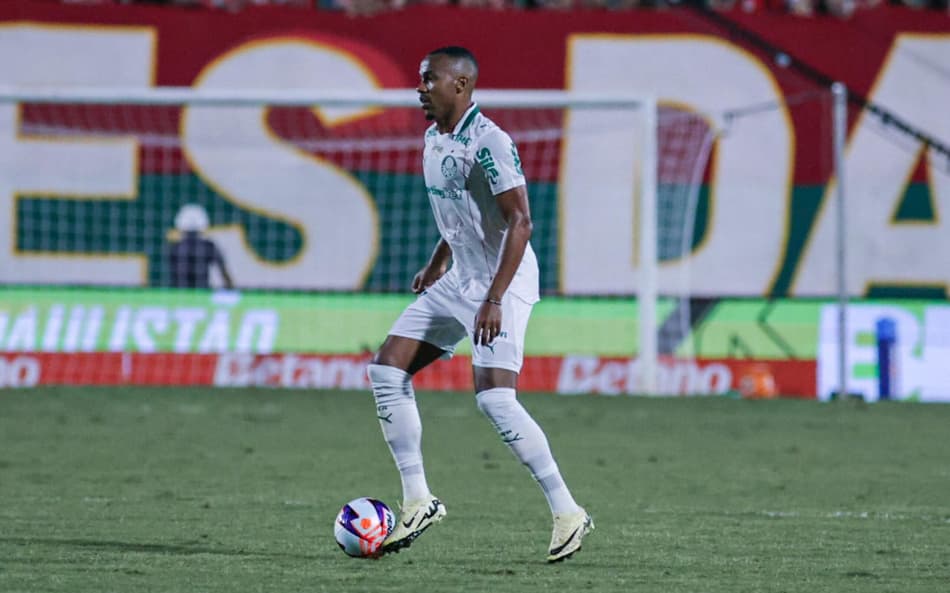 Marlon Freitas em sua estreia com a camisa do Palmeiras (Foto: Everton Okubo/Agência F8/Gazeta Press)