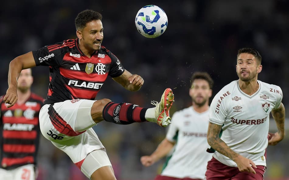 Fluminense e Flamengo se enfrentam pelo Carioca (Foto: Dhavid Normando/Código19/Gazeta Press)