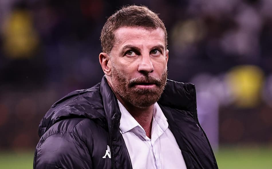 Pedrinho foi criticado após queda do Vasco no Carioca (Foto: Fabio Giannelli/Agif/Gazeta Press)