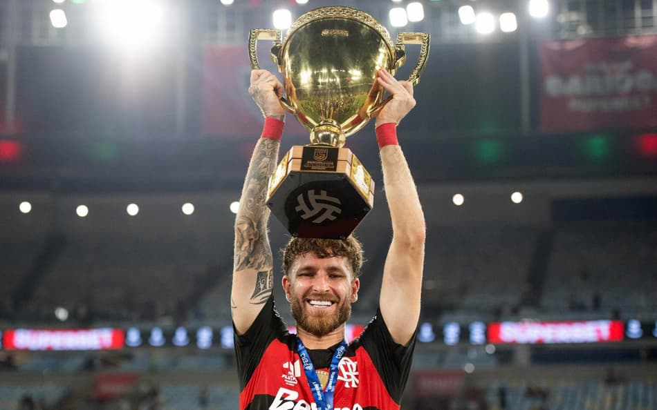 Léo Pereira enaltece participação de Filipe Luís no título do Flamengo: 'É para ele também'