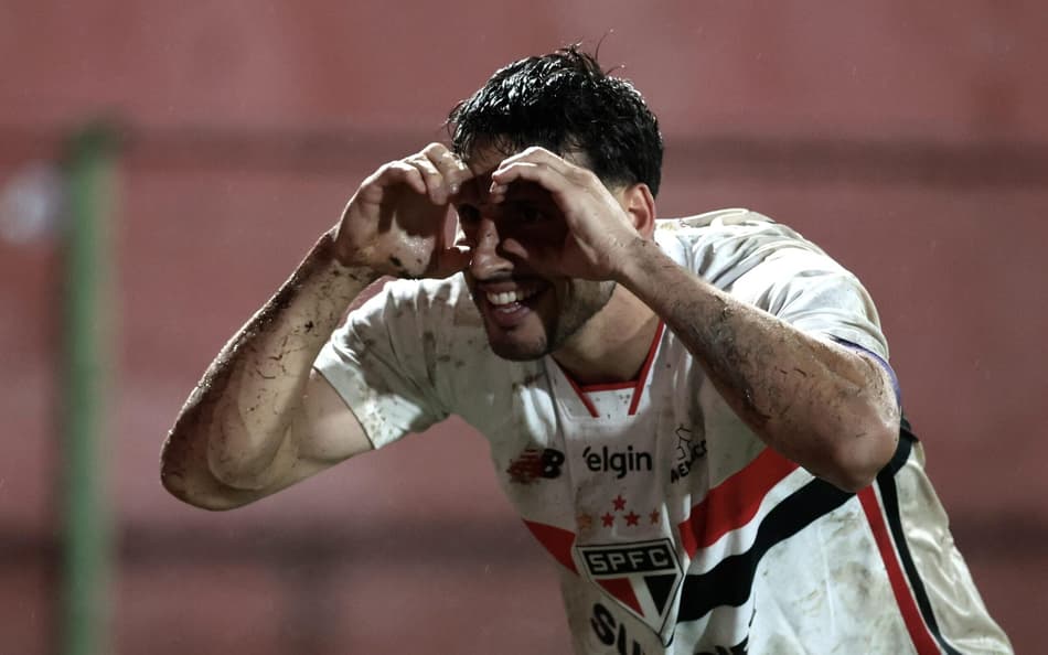 Calleri comemora gol marcado pelo São Paulo