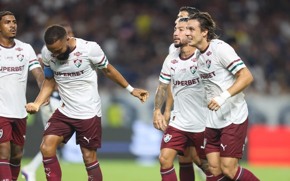 Jogadores do Fluminense comemoram gol contra o Remo (Foto: Fernando Torres/ Agif/Gazeta Press)