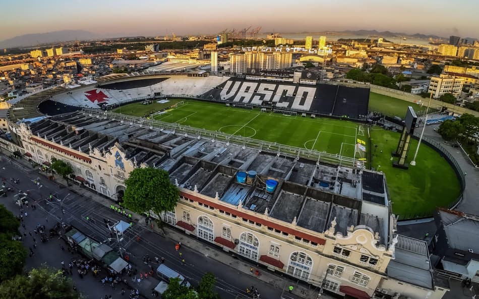 Jornalista critica fala de auxiliar do Palmeiras sobre São Januário: ‘Preconceito’