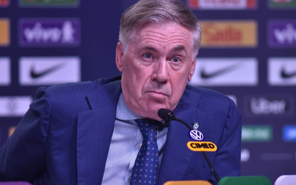 Fora da lista de Ancelotti, jogador marca golaço e revolta web: 'Acorda'